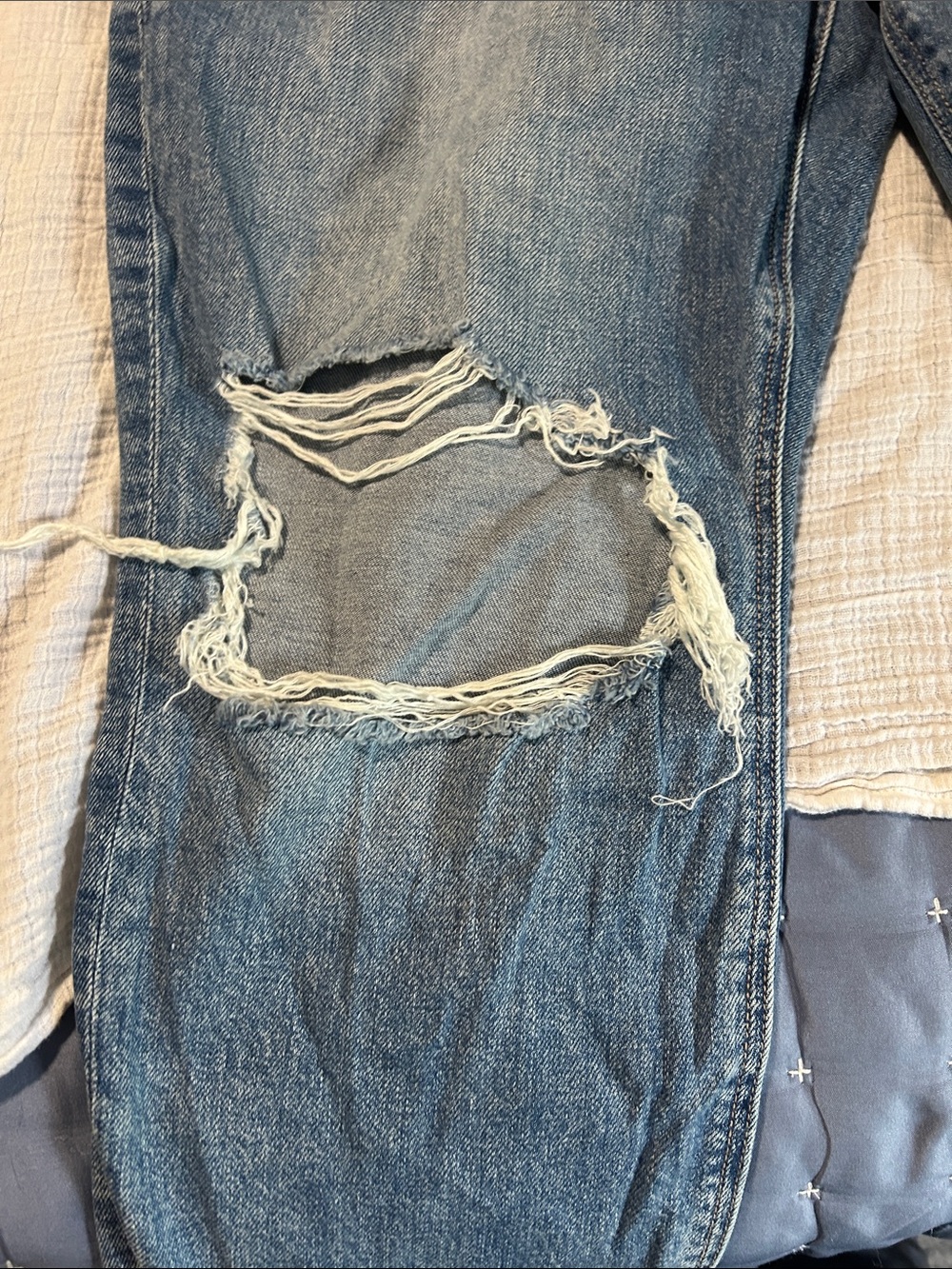 American Eagle Mom Jean Strigid  Lt Blue Ripped Slim-Straight Size 14 XSHORT - Picture 6 of 10